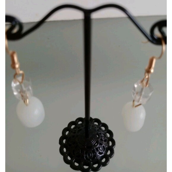 Elegant White Dangle Earrings Goldtone 2" Drop Women's Fashion Jewelry NIP - Picture 2 of 3